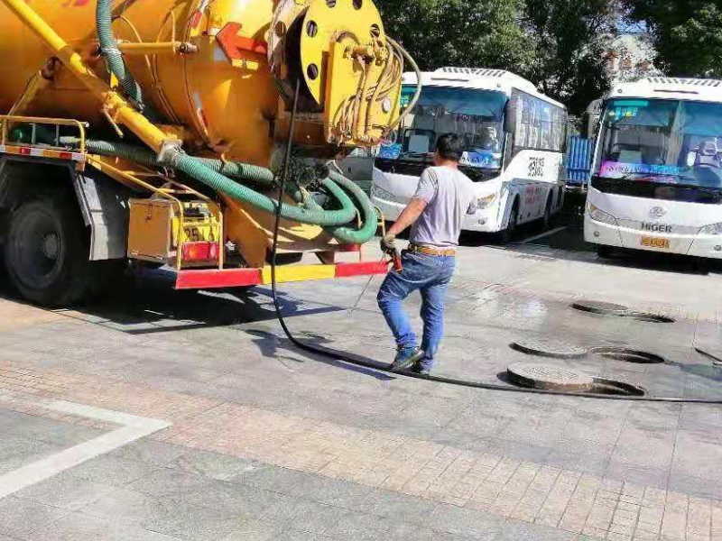 上海浦东清理化粪池公司 抽粪抽污水多少钱一车